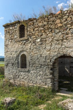 Ortaçağ Doğu Ortodoks Kilisesi, Saint John Rila Zhrebchevo rezervuar, Sliven bölge, Bulgaristan altındaki terk edilmiş