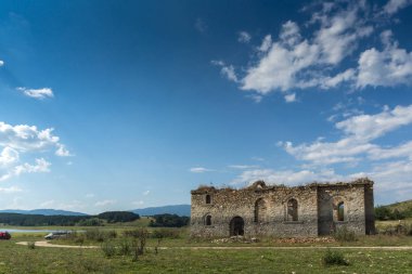 Ortaçağ Doğu Ortodoks Kilisesi, Saint John Rila Zhrebchevo rezervuar, Sliven bölge, Bulgaristan altındaki terk edilmiş