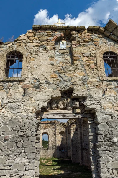 정교회 교회의 세인트 Zhrebchevo 저수지 불가리아의 하단에 Rila의 — 스톡 사진