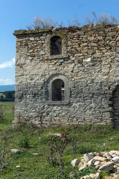 Ortaçağ Doğu Ortodoks Kilisesi, Saint John Rila Zhrebchevo rezervuar, Sliven bölge, Bulgaristan altındaki terk edilmiş