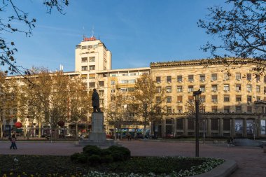 Belgrade, Sırbistan - 10 Kasım 2018: Tipik bina ve Belgrad, Sırbistan şehir merkezinde sokak