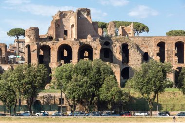 Rome, İtalya - 22 Haziran 2017: Circus Maximus yılında Roma, İtalya, şehrin kalıntıları Panoraması