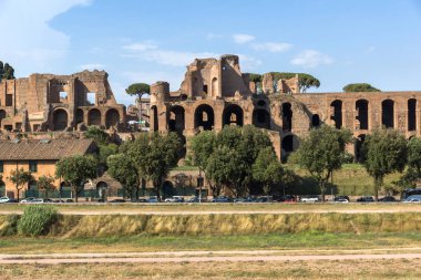 Rome, İtalya - 22 Haziran 2017: Circus Maximus yılında Roma, İtalya, şehrin kalıntıları Panoraması