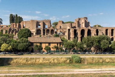 Rome, İtalya - 22 Haziran 2017: Circus Maximus yılında Roma, İtalya, şehrin kalıntıları Panoraması