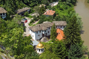 Ortaçağ Çerepiş Manastırı varsayım ve Iskar River Gorge, Vratsa bölge, Bulgaristan Panoraması
