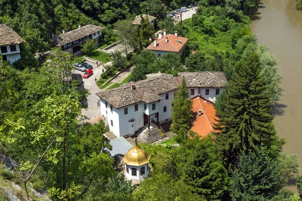 Ortaçağ Çerepiş Manastırı varsayım ve Iskar River Gorge, Vratsa bölge, Bulgaristan Panoraması