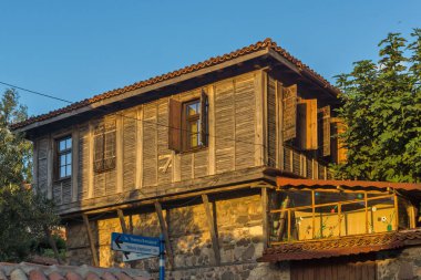 Sozopol, Bulgaristan - 9 Ağustos 2018: Muhteşem gün batımı görünümü eski şehir Sozopol, Burgaz bölge, Bulgaristan, evlerin