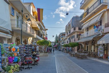 Zakynthos, Yunanistan - 28 Mayıs 2015: Zakynthos kentinin, iyon Island, Yunanistan kostal sokak görünümünden gündoğumu şaşırtıcı