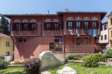Plovdiv, Bulgaristan - 5 Temmuz 2018: Panorama on dokuzuncu yüzyıl evlerin mimari ve tarihi rezerv eski şehir şehir Plovdiv, Bulgaristan