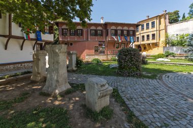 Plovdiv, Bulgaristan - 5 Temmuz 2018: Panorama on dokuzuncu yüzyıl evlerin mimari ve tarihi rezerv eski şehir şehir Plovdiv, Bulgaristan