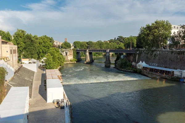 Rome Italia Kesäkuu 2017 Panoraamanäkymät Ponte Palatinolle Tiber Joelle Pons — kuvapankkivalokuva