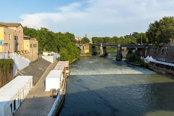 Řím Itálie Června 2017 Panorama Řeka Tibera Pons Cestiova Městě — Stock fotografie