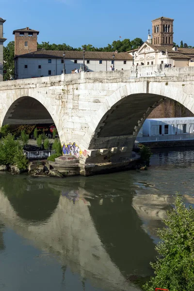 Řím Itálie Června 2017 Panorama Řeka Tibera Pons Cestiova Městě — Stock fotografie