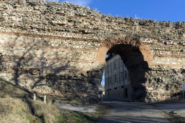 Batı kapısı Roma devri Diocletianopolis, kasaba Hisarya, Plovdiv Bölge, Bulgaristan, gün batımı görünümü