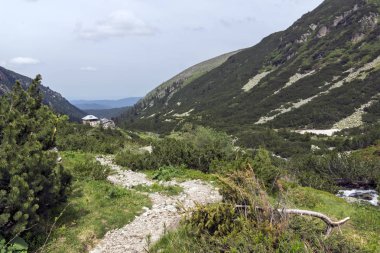 Malyoviska Nehri Vadisi, Rila Dağı, Bulgaristan üzerinde kara bulutlar