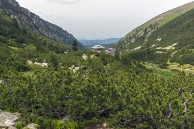 Malyoviska Nehri Vadisi, Rila Dağı, Bulgaristan üzerinde kara bulutlar