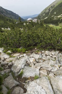 Malyoviska Nehri Vadisi, Rila Dağı, Bulgaristan üzerinde kara bulutlar