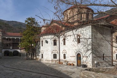 Bachkovo Manastırı, Bulgaristan - 4 Şubat 2019: Bachkovo Manastırı Dormition Tanrı, Bulgaristan anası, ortaçağ binaları