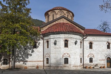 Bachkovo Manastırı, Bulgaristan - 4 Şubat 2019: Bachkovo Manastırı Dormition Tanrı, Bulgaristan anası, ortaçağ binaları