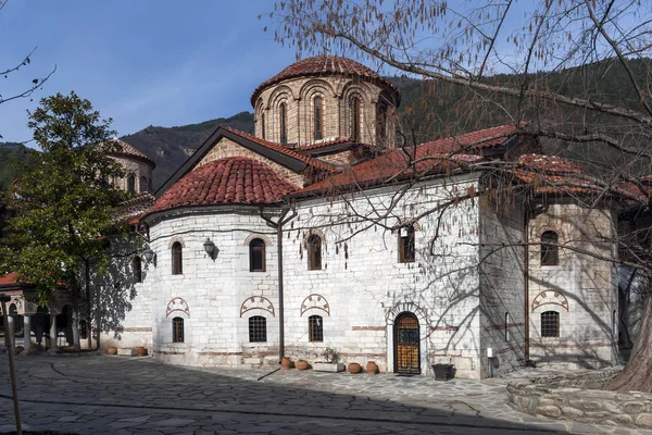 Bachkovo Manastırı, Bulgaristan - 4 Şubat 2019: Bachkovo Manastırı Dormition Tanrı, Bulgaristan anası, ortaçağ binaları