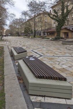 Dimitrovgrad, Bulgaristan - 1 Şubat 2019: Tipik sokak ve binaya Dimitrovgrad şehir, bölge: Haskovo, Bulgaria