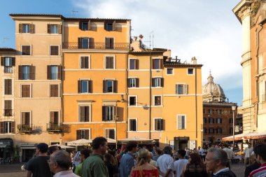Rome, İtalya - 22 Haziran 2017: Muhteşem gün batımı görünümü Campo de Fiori, Roma, İtalya