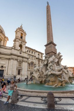 Rome, İtalya - 22 Haziran 2017: Gün batımı görünümü Piazza Navona City Roma, İtalya