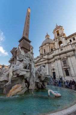 Rome, İtalya - 22 Haziran 2017: Gün batımı görünümü Piazza Navona City Roma, İtalya