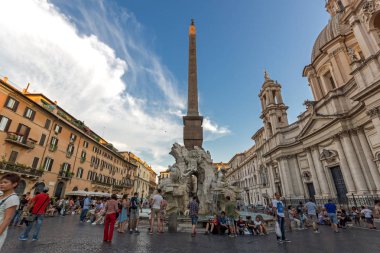 Rome, İtalya - 22 Haziran 2017: Gün batımı görünümü Piazza Navona City Roma, İtalya