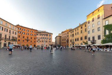 Rome, İtalya - 22 Haziran 2017: Gün batımı görünümü Piazza Navona City Roma, İtalya
