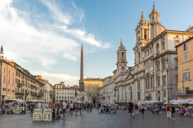 Rome, İtalya - 22 Haziran 2017: Gün batımı görünümü Piazza Navona City Roma, İtalya