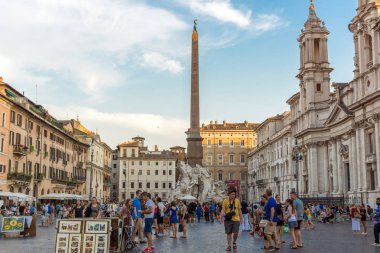 Rome, İtalya - 22 Haziran 2017: Gün batımı görünümü Piazza Navona City Roma, İtalya