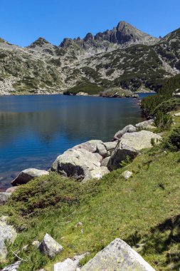 Valyavitsa göl ve Dzhangal tepe, Pirin Dağı, Bulgaristan, yaz yatay