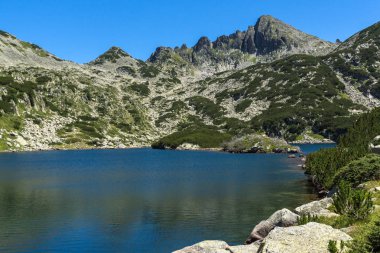 Valyavitsa göl ve Dzhangal tepe, Pirin Dağı, Bulgaristan, yaz yatay