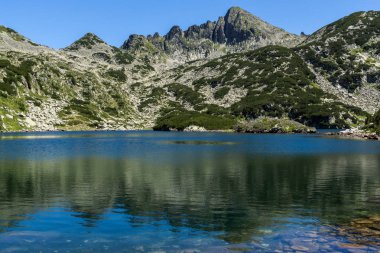 Valyavitsa göl ve Dzhangal tepe, Pirin Dağı, Bulgaristan, yaz yatay