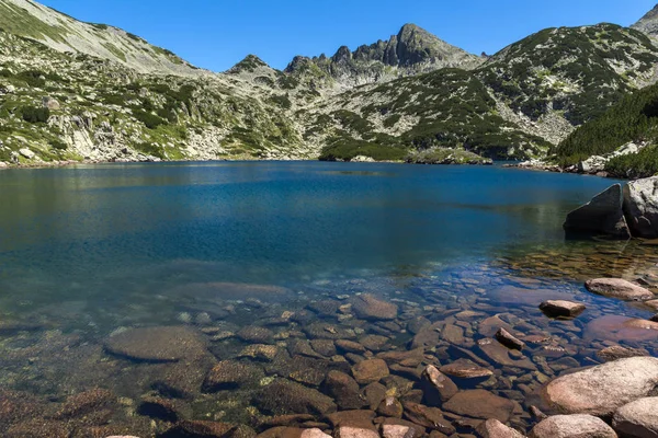 夏季景观与瓦利亚维察湖和 Dzhangal 皮林山 保加利亚 — 图库照片