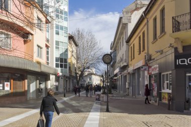 : Haskovo, Bulgaria - 1 Şubat 2019: Haskovo şehri, Bulgaristan ortasına tipik sokak