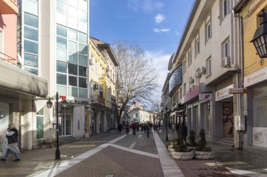 : Haskovo, Bulgaria - 1 Şubat 2019: Haskovo şehri, Bulgaristan ortasına tipik sokak