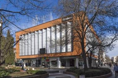 : Haskovo, Bulgaria - 1 Şubat 2019: Haskovo şehri, Bulgaristan ortasına tipik sokak