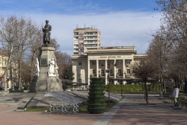 : Haskovo, Bulgaria - 1 Şubat 2019: Haskovo şehri, Bulgaristan ortasına savaşlarda Fallen anıt