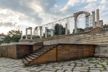 Stara Zagora, Bulgaristan - 5 Ağustos 2018: Auditorium Harabeleri, Antik Roma şehir Augusta Traiana ortasına Stara Zagora, Bulgaristan, antika Forum