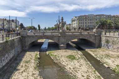 Sofia, Bulgaristan - 31 Mayıs 2018: Aslan Panorama köprüden Vladaya nehir, Sofia, Bulgaristan