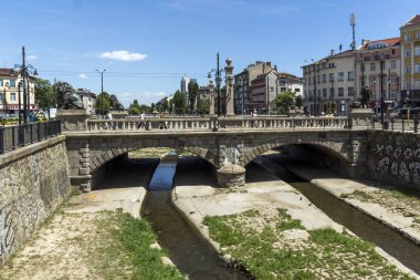 Sofia, Bulgaristan - 31 Mayıs 2018: Aslan Panorama köprüden Vladaya nehir, Sofia, Bulgaristan
