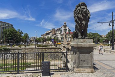 Sofia, Bulgaristan - 31 Mayıs 2018: Aslan Panorama köprüden Vladaya nehir, Sofia, Bulgaristan