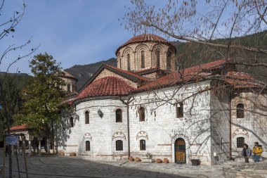 Bachkovo Manastırı, Bulgaristan - 4 Şubat 2019: Ortaçağ Bachkovo Manastırı Dormition Tanrı, Bulgaristan annenin binalarda