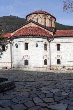 Bachkovo Manastırı, Bulgaristan - 4 Şubat 2019: Ortaçağ Bachkovo Manastırı Dormition Tanrı, Bulgaristan annenin binalarda