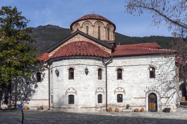 Bachkovo Manastırı, Bulgaristan - 4 Şubat 2019: Ortaçağ Bachkovo Manastırı Dormition Tanrı, Bulgaristan annenin binalarda
