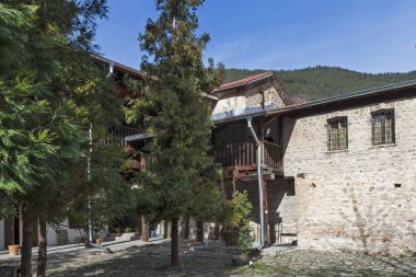 Bachkovo Manastırı, Bulgaristan - 4 Şubat 2019: Ortaçağ Bachkovo Manastırı Dormition Tanrı, Bulgaristan annenin binalarda