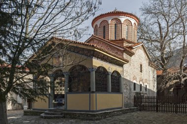 Bachkovo Manastırı, Bulgaristan - 4 Şubat 2019: Ortaçağ Bachkovo Manastırı Dormition Tanrı, Bulgaristan annenin binalarda