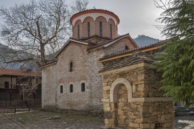 Bachkovo Manastırı, Bulgaristan - 4 Şubat 2019: Ortaçağ Bachkovo Manastırı Dormition Tanrı, Bulgaristan annenin binalarda
